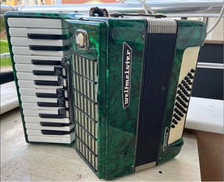 Acordeón Weltmeister Stella Verde