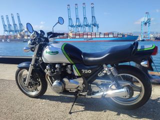 Moto Kawasaki Zephyr 750