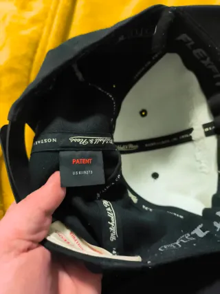 Gorra Mitchell & Ness Negra Flexfit