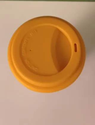 Vaso café porcelana Sigris tapa amarilla