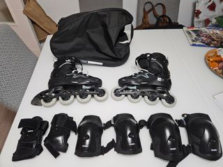 Patines negros con bolsa y protecciones