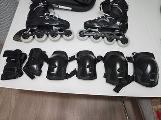 Patines negros con bolsa y protecciones