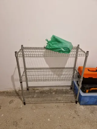 Estantería metálica de 3 baldas