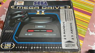 Sega Mega Drive II con 2 controller e 3 giochi