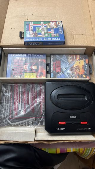 Sega Mega Drive II con 2 controller e 3 giochi