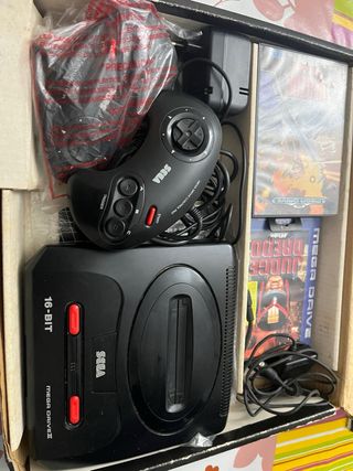 Sega Mega Drive II con 2 controller e 3 giochi