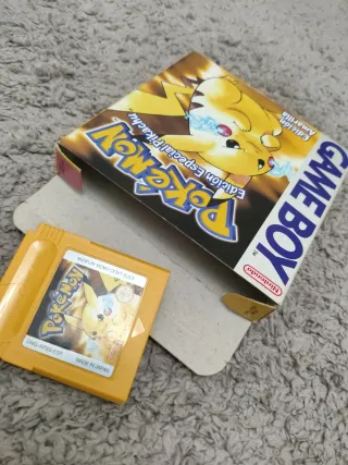 Game Boy Pokemon amarillo Pikachu