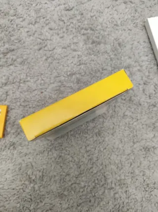 Game Boy Pokemon amarillo Pikachu