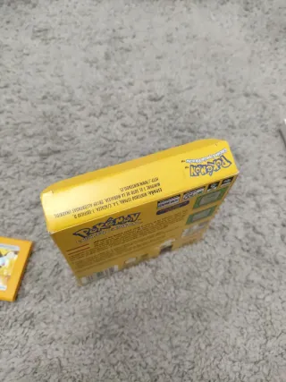 Game Boy Pokemon amarillo Pikachu