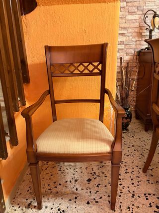 Mesa y aparador de madera maciza