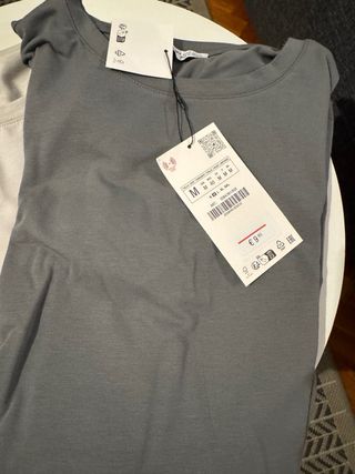 Camiseta Zara Manga Corta Talla M Beige y verde