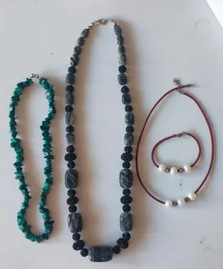 Collares de piedras naturales y plata