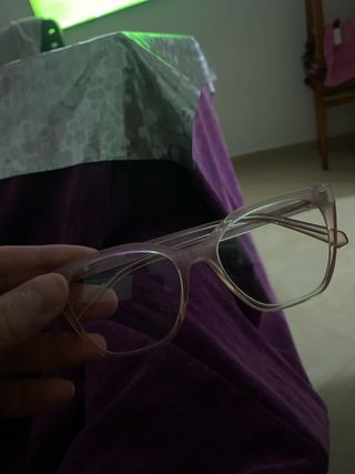 Gafas de sol rosas y moradas