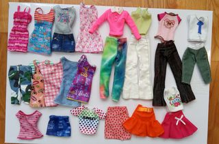 3 lotti di vestiti per Barbie