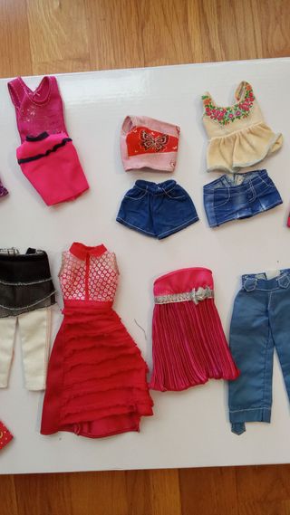 3 lotti di vestiti per Barbie