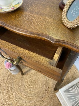 Mesita francesa de roble con cajón