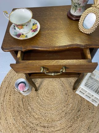 Mesita francesa de roble con cajón