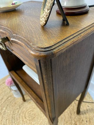 Mesita francesa de roble con cajón