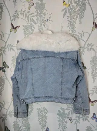 Chaqueta vaquera con forro y cuello de pelo