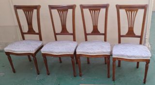 BONITO JUEGO DE COMEDOR, 4 MESAS 4 SILLAS