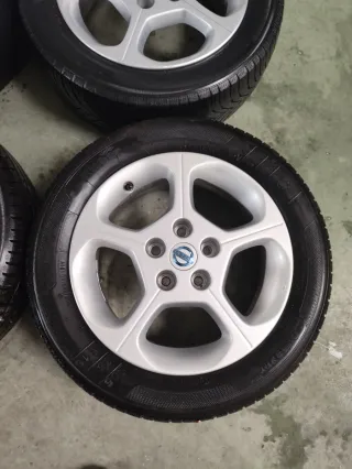 4 Llantas  Nissan Leaf con neumáticos 205/55/R16