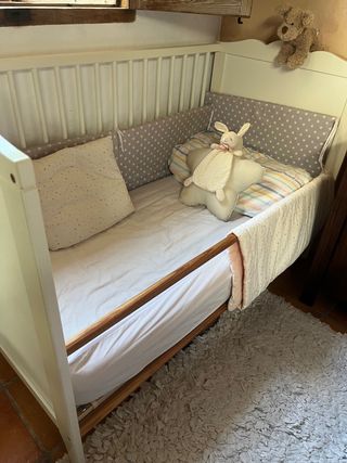 Cuna de madera blanca