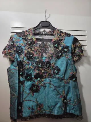 Cuerpo de traje bordado