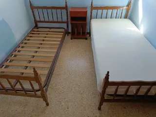 2 camas individuales con colchón