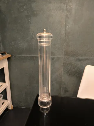 Moinho de pimenta decorativo transparente