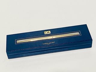 Bolígrafo Caran d'Ache chapado en oro