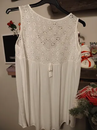 Camiseta tirantes blanca con flores