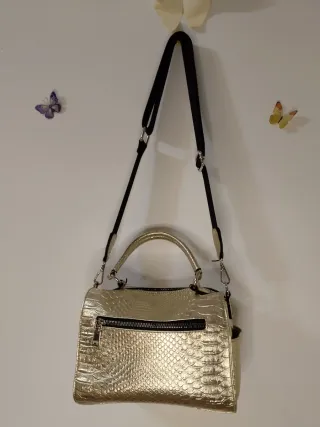 Bolso dorado estilo serpiente baúl