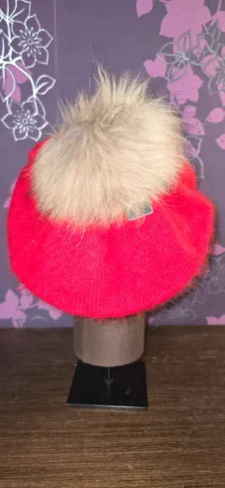 Boina lana rojo pompón pelito y flor de lana
