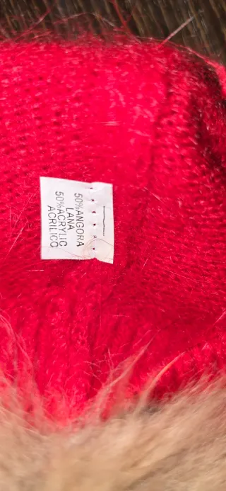 Boina lana rojo pompón pelito y flor de lana