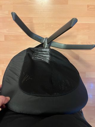 Mecedora de bebé negra y gris