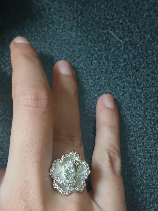 Anel elegante flor com pedras