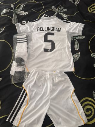 Conjunto Real Madrid Adidas Niño/Niña talla 4/5