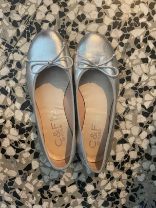 Manoletinas C&F Shoes plateadas