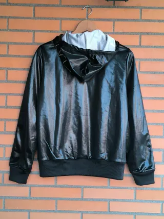 Chaqueta Adidas Originals Chile 62 con capucha