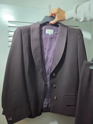 Traje chaqueta y falda morado
