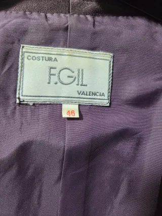 Traje chaqueta y falda morado