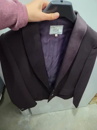 Traje chaqueta y falda morado