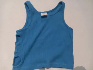 2 Camisetas: Zara con agujeros laterales y Primark