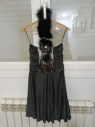 Vestido fiesta negro con detalles dorados