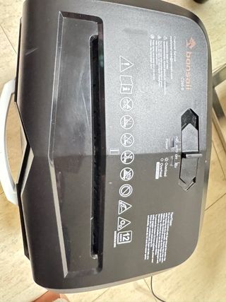 Trituradora de papel negra