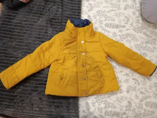 Chaqueta amarilla acolchada