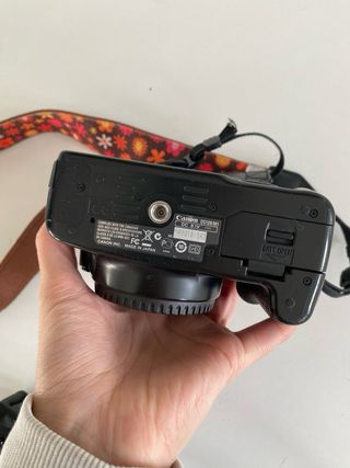 Cámara Canon EOS 450D + accesorios