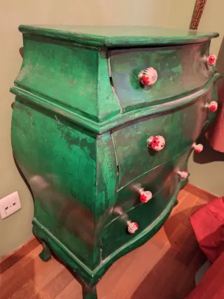 Cómoda antigua barrigona restaurada