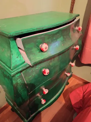 Cómoda antigua barrigona restaurada