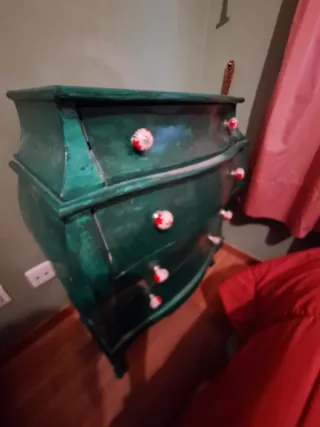 Cómoda antigua barrigona restaurada